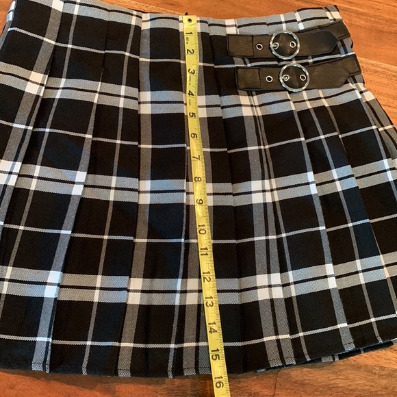 NWOT 90’s inspired Pleated Skirt - Picture 7 of 7